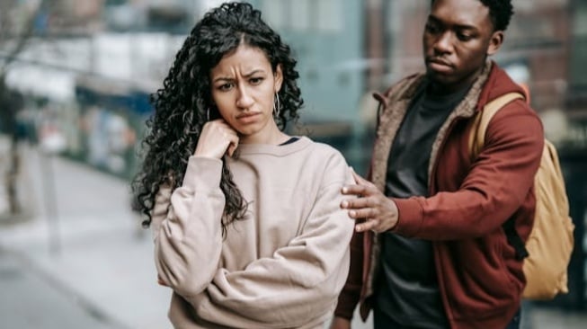 Fenomena Perselingkuhan Micro Cheating: Gejala Mental Bukan Sekadar Moral