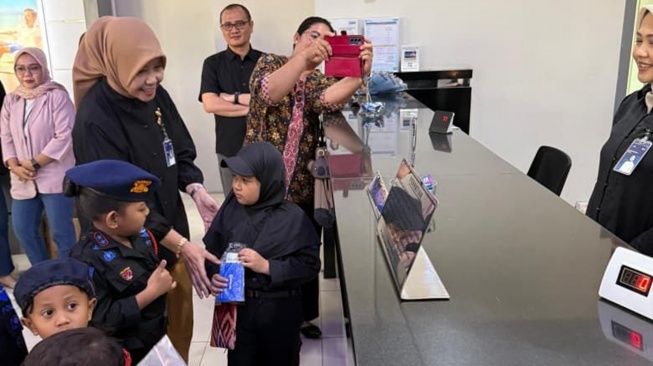 BRI Blora Ajak Anak TK Pahami Uang, Tanamkan Kebiasaan Menabung Sejak Dini