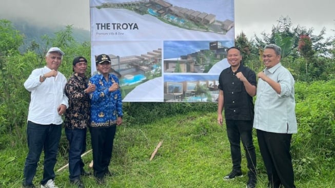 Vicky Prasetyo tengah membangun 23 vila mewah di kawasan Telaga Menjer, Dieng, Wonosobo. [Instagram]