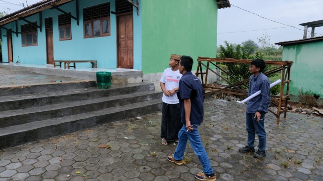 Dukung Peningkatan Sarana Prasarana, Semen Gresik Salurkan Bantuan Renovasi untuk Madrasah Al Hikmah