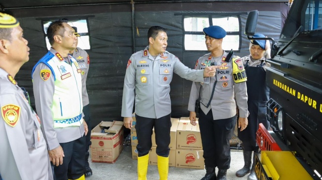 Kapolda Jateng Cek Banjir di Genuk Semarang, Pastikan Berikan Layanan Terbaik untuk Masyarakat
