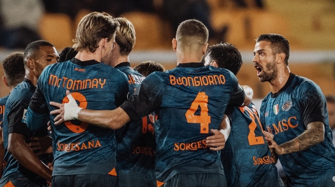 Napoli Amankan Kemenangan Tipis atas Lecce, Kokoh di Puncak Klasemen Serie A