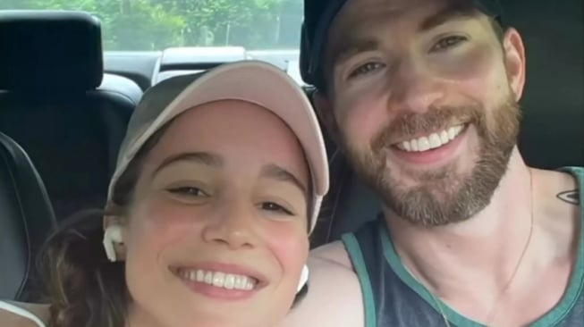 Bintang Avengers Chris Evans Dikaruniai Anak Pertama, Namanya Alma Grace Baptista Evans