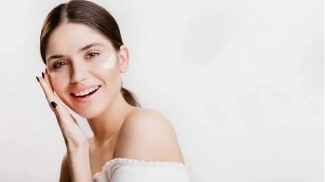 4 Day Cream Niacinamide Harga Murah Rp30 Ribu, Bikin Cerah Bebas Dark Spot