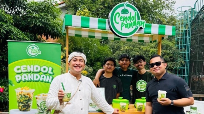 Cendol Pandan Meriahkan Syukuran & Silaturahmi Artis Sunda Bersama Irfan Hakim di DeHakims Aviary