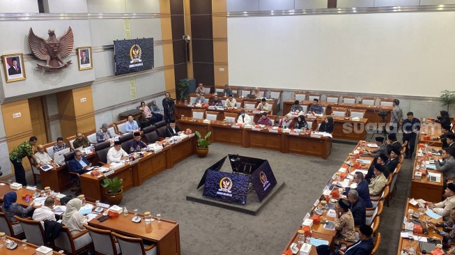 DPR RI dan Pemerintah telah menyepakati biaya penyelenggaraan Ibadah Haji 1447 Hijriyah atau tahun 2026 sebesar Rp87.409.365 juta. Dari angka itu, disepakati juga calon jemaah haji nantinya akan membayar Rp54.193.807 juta. (Suara.com/Bagas)