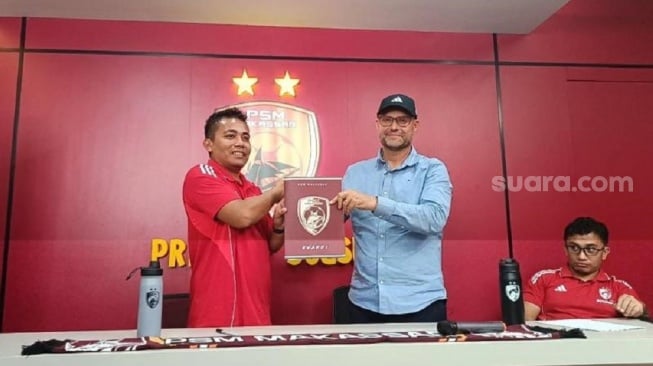 PSM Makassar resmi memperkenalkan Tomas Trucha sebagai pelatih kepala baru menggantikan Bernardo Tavares [Suara.com/Lorensia Clara]