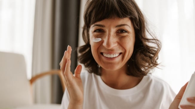 5 Sunscreen Anti Aging Paling 'Sakti' untuk Cegah Penuaan Dini