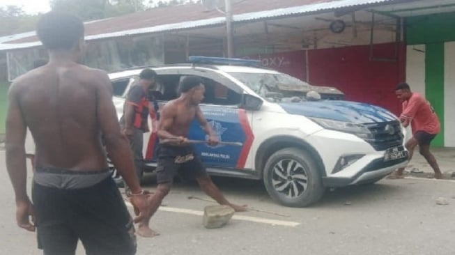 Papua Memanas! Mapolres Mamberamo Raya Diserang Massa, Banyak Polisi jadi Korban, Apa Pemicunya?