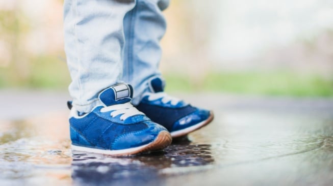7 Cara Cuci Sepatu yang Kehujanan Supaya Wangi dan Tetap Awet