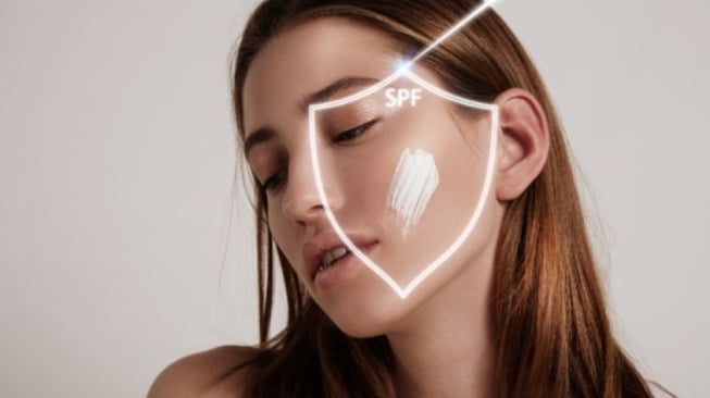 7 Sunscreen yang Cocok untuk Kulit Kering dan Kusam, Pakai Sekali Auto Glowing