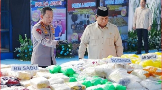 Hadir Langsung, Presiden Prabowo Pimpin Pemusnahan 214 Ton Narkoba Hasil Tangkapan Polri