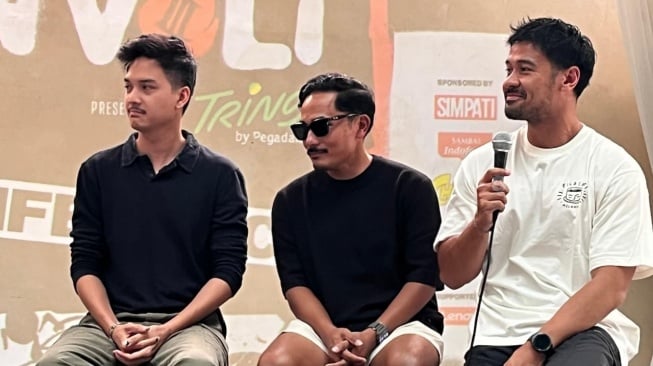 Chicco Jerikho, Tanta Ginting dan Baskara Mahendra di Blok M, Jakarta Selatan pada Rabu, 29 Oktober 2025. [Suara.com/Rena Pangesti]