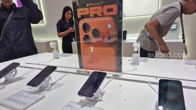 Pembukaan gerai baru Digiplus di Kelapa Gading, Jakarta, Kamis (30/10/2025). [Suara.com/Dythia]