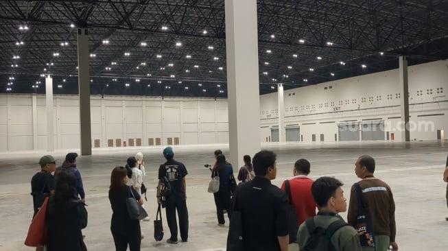 Suasana kunjungan tim Java Festival Production ke lokasi Java Jazz 2026 di NICE PIK 2, Tangerang, Kamis, 30 Oktober 2025. [Suara.com/Adiyoga Priyambodo]