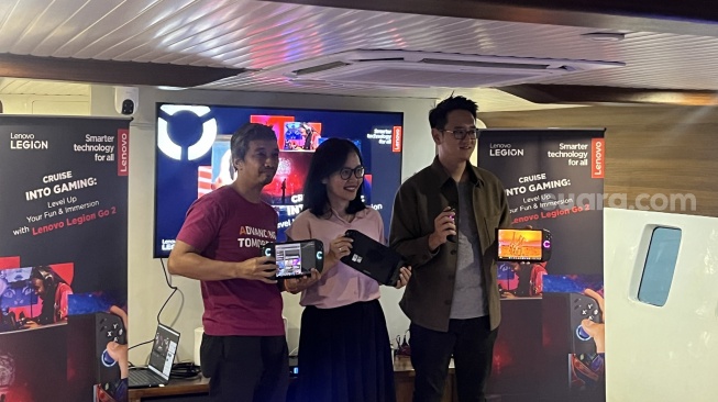 Lenovo Legion Go 2 yang dikenalkan ke Indonesia pada Kamis (30/10/2025). [Suara.com/Dicky Prastya]