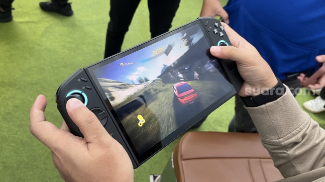 Lenovo Legion Go 2 yang dikenalkan ke Indonesia pada Kamis (30/10/2025). [Suara.com/Dicky Prastya]