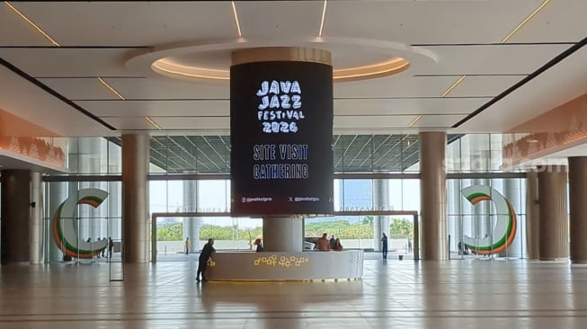 Suasana kunjungan tim Java Festival Production ke lokasi Java Jazz 2026 di NICE PIK 2, Tangerang, Kamis, 30 Oktober 2025. [Suara.com/Adiyoga Priyambodo]