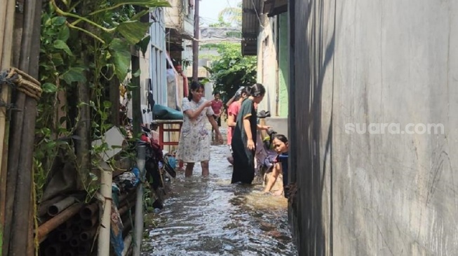 Warga Jati Padang Mengeluh Belum Dapat Bantuan Usai Banjir, Pemerintah ke Mana?