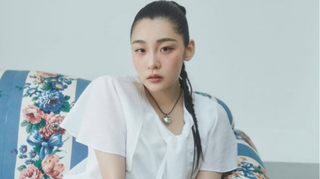 Look Chic sampai Street Style ala Kim Min Ha, Intip 4 OOTD Ini!