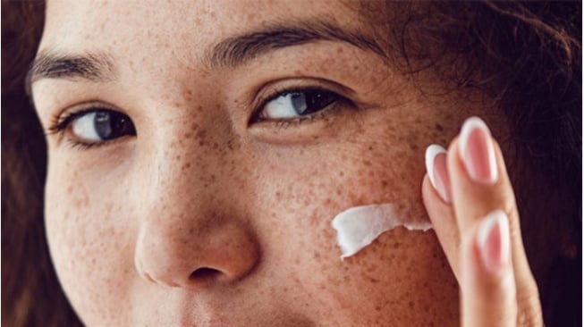 5 Krim untuk Mencerahkan Wajah yang Susah Putih, Dijamin Ampuh Bikin Glowing!