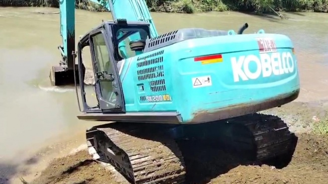 Cegah Banjir! Gubernur Andi Sudirman Luncurkan Normalisasi Sungai Suli Rp18,7 Miliar