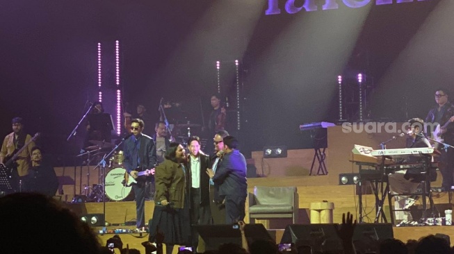 Vidi Aldiano di konser Laleilmanino & Friends di Istora Senayan, GBK, Senayan, Jakarta Pusat pada Kamis, 30 Oktober 2025 malam. [Suara.com/Tiara Rosana]