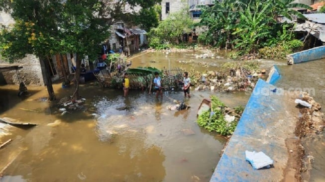 Detik-detik Tanggul Baswedan Jebol, Warga Jati Padang: Kayak Tsunami Airnya Langsung Woosh!
