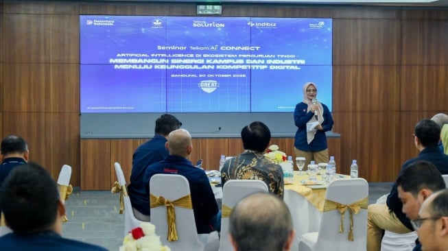 Direktur Utama Telkom Dian Siswarini saat memberikan pemaparan pada acara Seminar Telkom AI Connect yang berlangsung di Bandung, beberapa waktu yang lalu (Dok: Telkom)