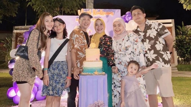 Pekerjaan Keluarga Ayu Ting Ting: Ipar Sering Dikira Nganggur, padahal Jabatannya Mentereng