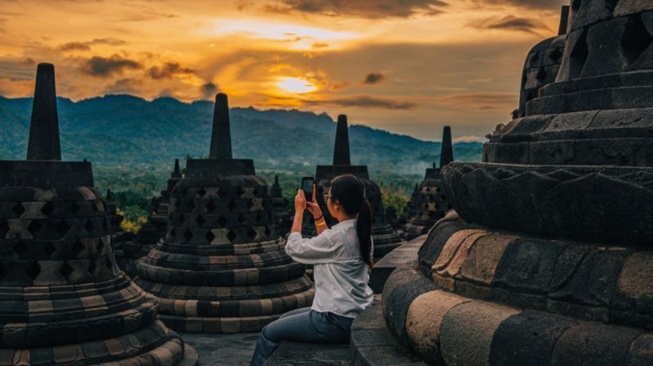 Borobudur Sunset: Bukan Sekadar Senja, Tapi Pemicu Ekonomi dan Spiritual di Jantung Jawa
