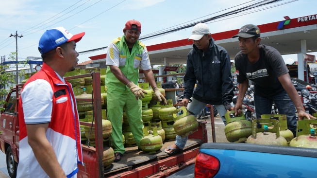 Pertamina Terobos Banjir Semarang: 750 Tabung LPG 3 Kg Disalurkan untuk Warga Terdampak
