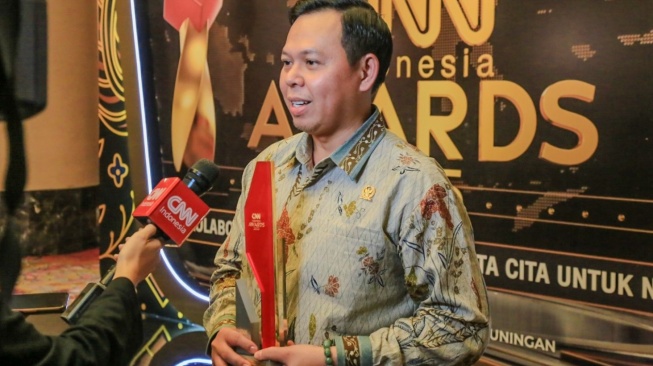 Ketua DPD RI Dianugerahi CNN Award: Komitmen Dukung dan Kawal Program Asta Cita di Daerah