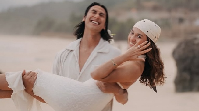 Sean Gelael Anak Siapa? Pembalap yang Lamar Hana Malasan