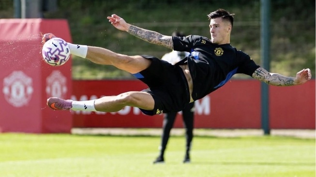 Pedas! Gary Neville Serang Benjamin Sesko: Harga Doang Mahal, Kualitas Gak Ada