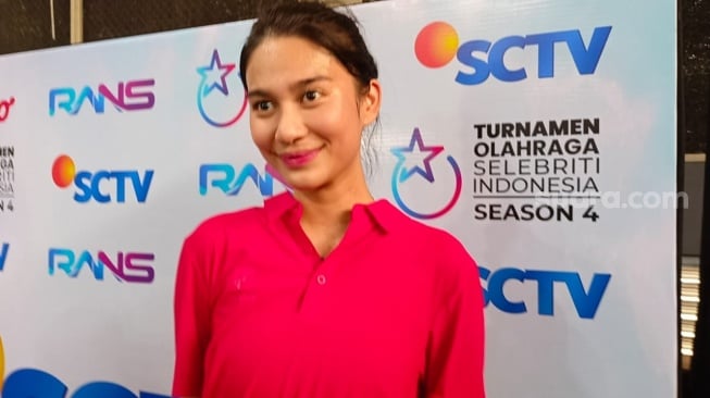 Azizah Salsha ditemui di GOR Rawamangun, Jakarta Timur pada Sabtu, 1 November 2025. [Suara.com/Rena Pangesti]