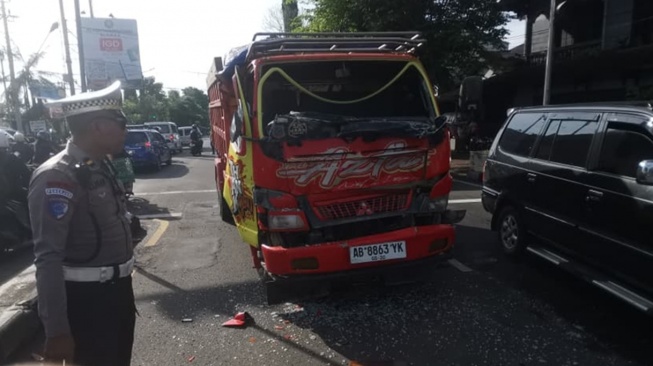 Rem Mendadak Picu Tabrakan Beruntun di Sleman, 1 Orang Luka