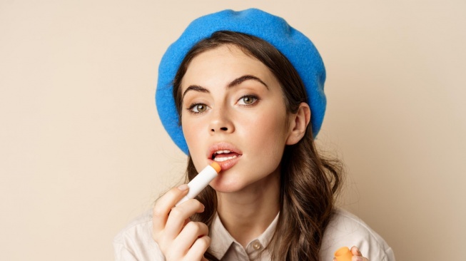 5 Rekomendasi Lip Balm Terbaik yang Bisa Mencerahkan Bibir Jadi Pink