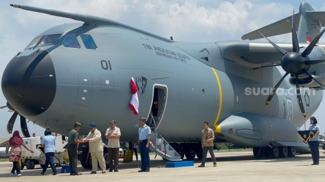 Lepas Tirai dan Siram Roda Depan 3 Kali, Prabowo Serahkan Airbus A-400M/MRTT Alpha 4001 ke TNI