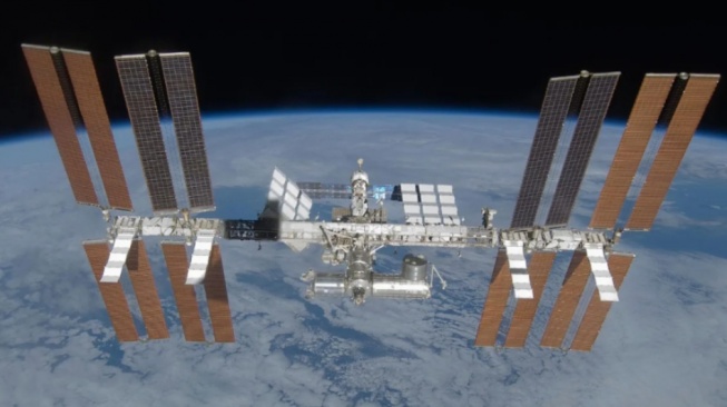 ISS Pensiun! NASA Akan Jatuhkan Stasiun Luar Angkasa Raksasa ke 'Kuburan Satelit' pada 2031