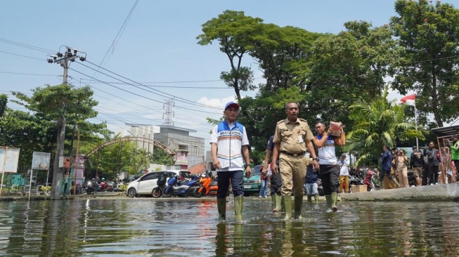 Banjir Semarang: Pertamina Gandeng Komunitas Motor Salurkan Bantuan, Bukti Solidaritas!
