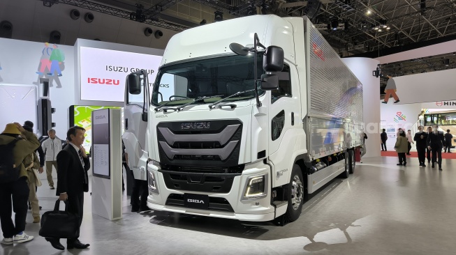 Isuzu Giga Generasi Terbaru Debut di JMS 2025