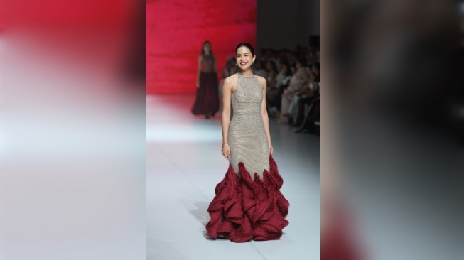 Maudy Ayunda Bikin JFW 2026 Meleleh! Ini Rahasia Senyumnya yang Bikin Semua Terpukau (Dok. Istimewa)
