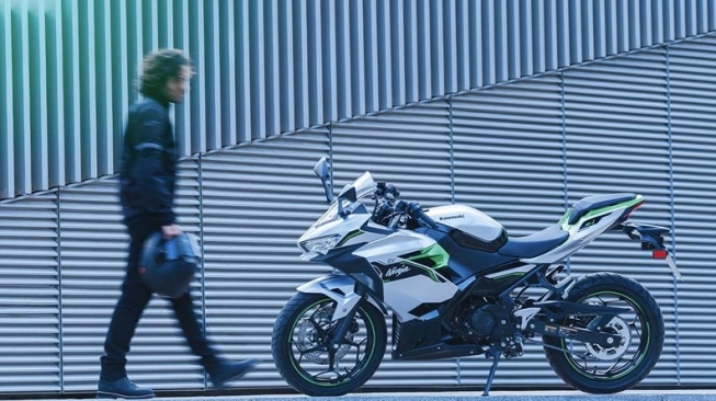 5 Rekomendasi Motor Listrik Mirip Kawasaki Ninja yang Gagah dan Sporty