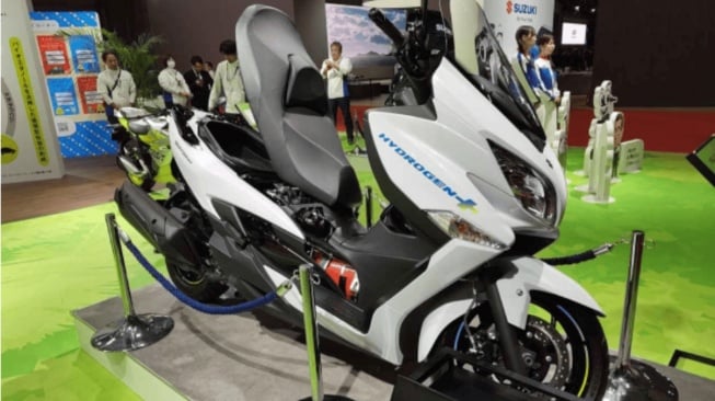 Suzuki Burgman dengan bahan bakar hidrogen (2banh.vn)