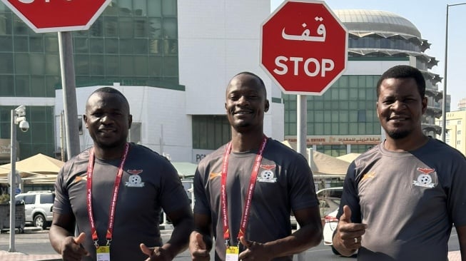 Potret Pemain Zambia Jelang Lawan Timnas Indonesia U-17: Pakai Sandal Jepit Berasa Turis [Facebook Football Association of Zambia]