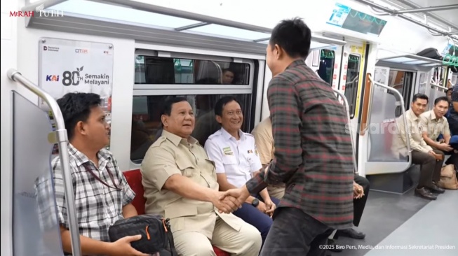 Prabowo Resmikan Stasiun Tanah Abang Baru, Apa Kata Warga?