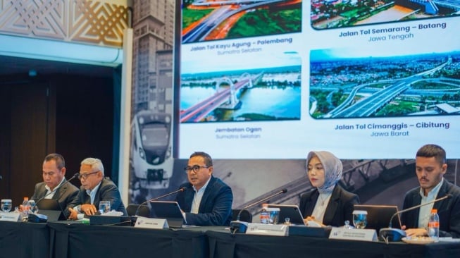Proyek penghubung yang digarap Waskita Karya antara lain Jalan Tol Cimanggis-Cibitung di Jawa Barat, Semarang-Batang di Jawa Tengah, Jalan Lintas Selatan (JLS) Lot 6B di Jawa timur, serta Jembatan Ogan di Sumatera Selatan (Dok: Waskita Karya)