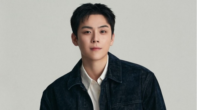 Mix and Match Outerwear ala Kim Do Hoon: 4 Ide OOTD Stylish Anti Lebay!