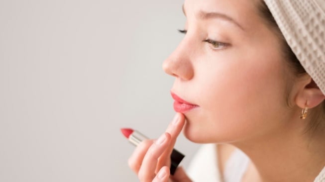 Lipstik Transferproof Apakah Sah untuk Wudhu (freepik)